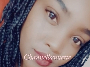 Channelbrunette