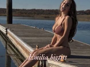 Emilia_bigtits