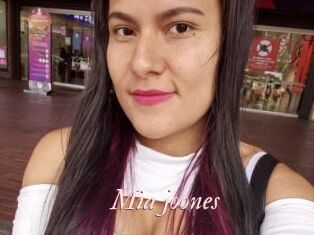 Mia_joones