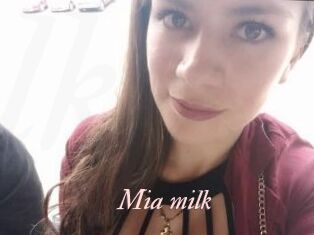 Mia_milk
