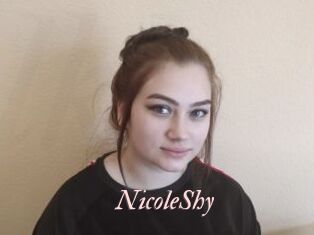 NicoleShy Leukelol