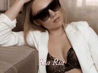 Ria_Ria Leukelol